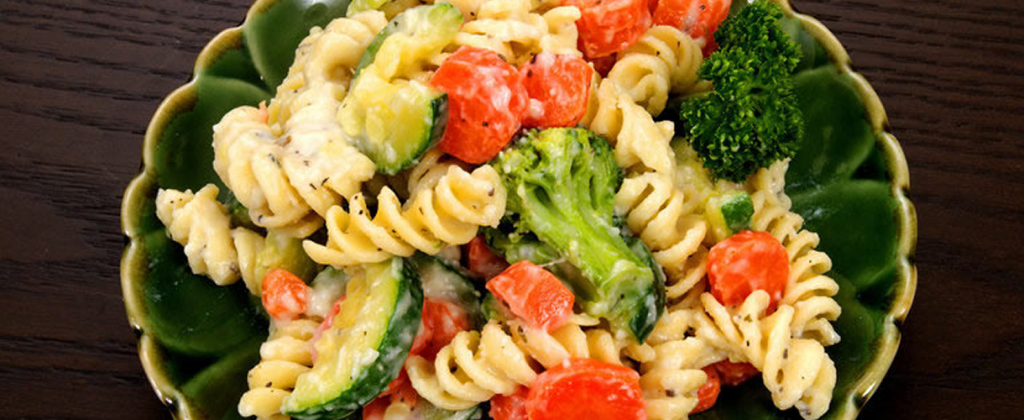 Close up a bowl of pasta with vegetables